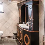Stunning In With Kitchen Holiday home *