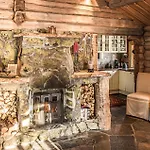 Stunning In With Kitchen Holiday home *